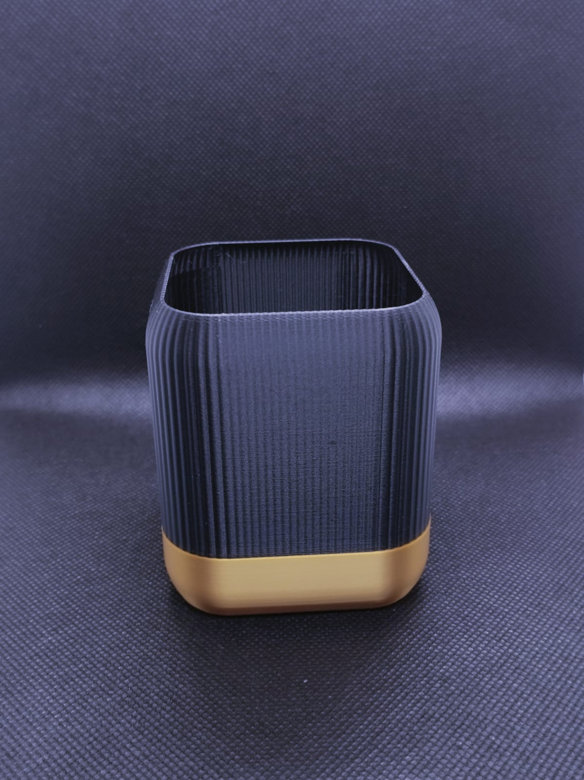 Vaso moderno retangular preto e bronze 0